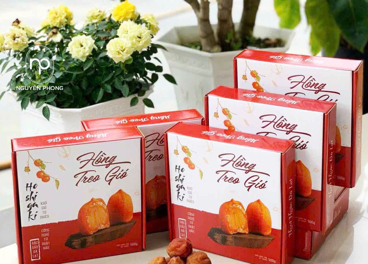 Hộp carton in logo nổi bật